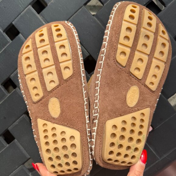 Foamtreads Brown Leather Suede Women’s Slippers Size 8 – Floral design, Plush Li - Picture 6 of 7